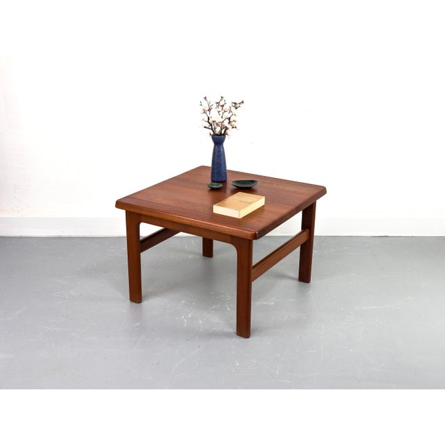 High-quality coffee table made entirely of solid wood. Product information: • Manufacturer: Niels Bach • Origin: Denmark,...