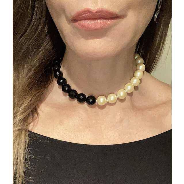 Miriam Haskell Black and White Faux-Pearl Bead Collar Necklace by Miriam Haskell, Circa 1970s For Sale - Image 4 of 16