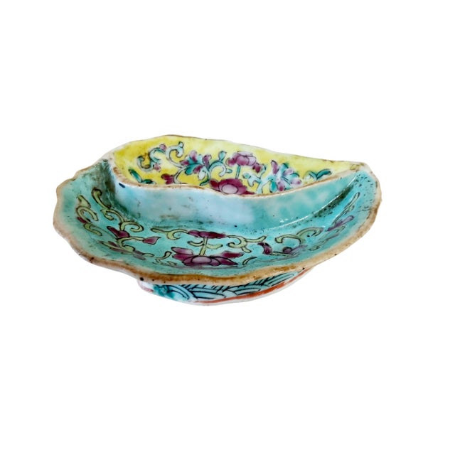 Ceramic 19th-Century Qing Dynasty Porcelain Treasure, Leaf-Shaped Divided Dish For Sale - Image 7 of 11