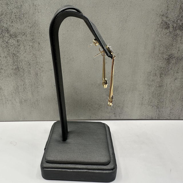 Contemporary Diamond Drop Earrings in 14kt Yellow Gold - 0.50ctw Hi Si, Push Backs, New, A Pair For Sale - Image 3 of 4