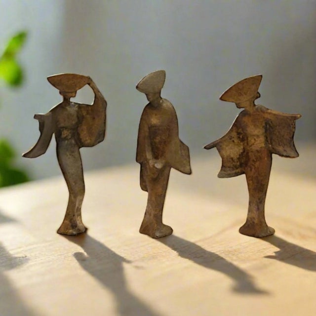 1950s 1950s Gilt Iron Geisha Figures | Set of 3 For Sale - Image 5 of 5