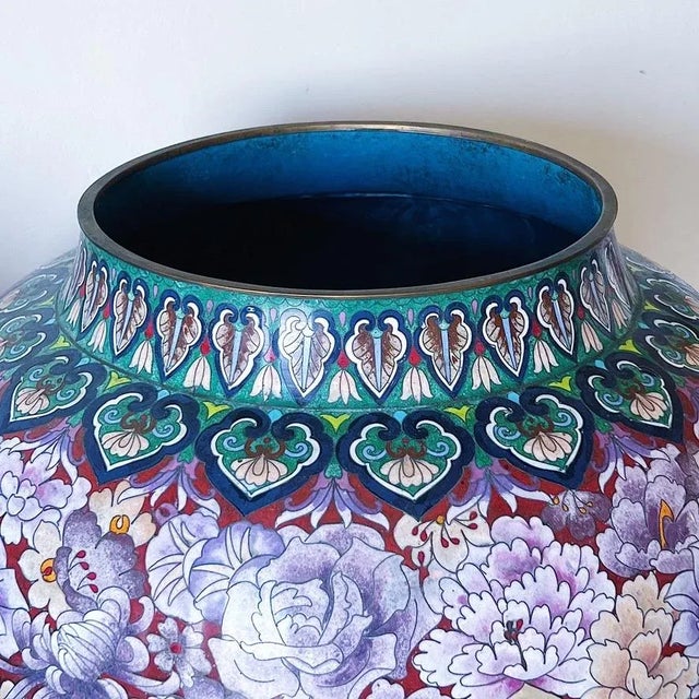 Early 20th Century Large Japanese Cloisonne Jardiniere Depicting Birds and Flowers, a Pair For Sale - Image 4 of 13