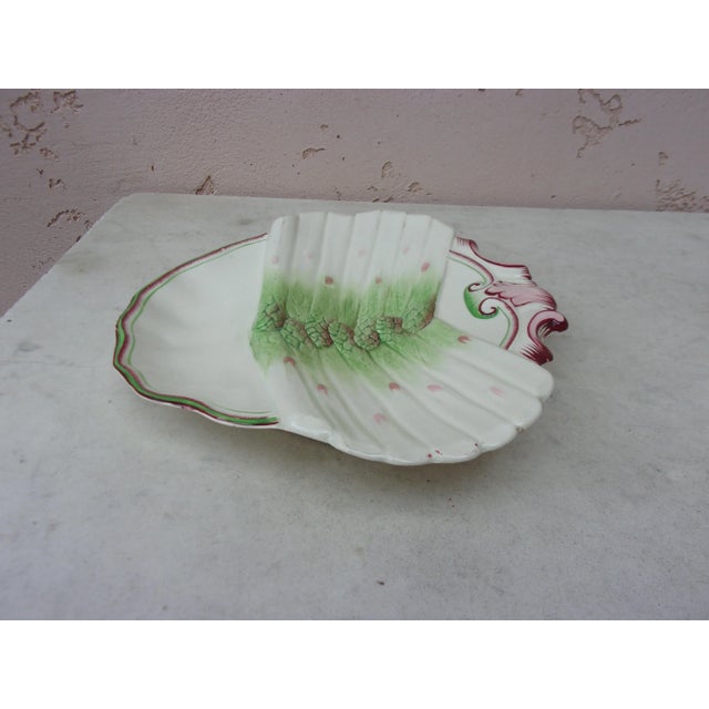 French Majolica Asparagus Plate signed Sarreguemines circa 1900.