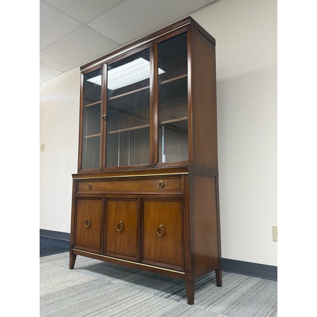 Mid-Century Mahogany China Cabinet / Display Case ~ by Drexel Interlude For Sale - Image 10 of 13