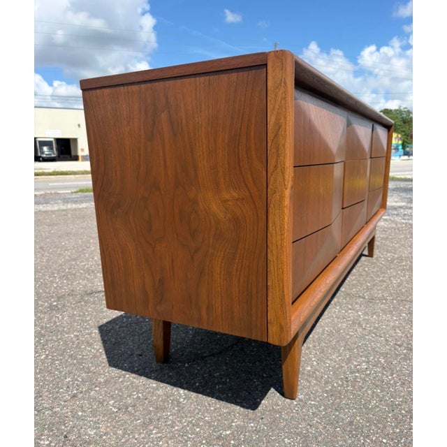 Brown Fully-Refinished Mid Century United Diamond Front Dresser Set For Sale - Image 8 of 16
