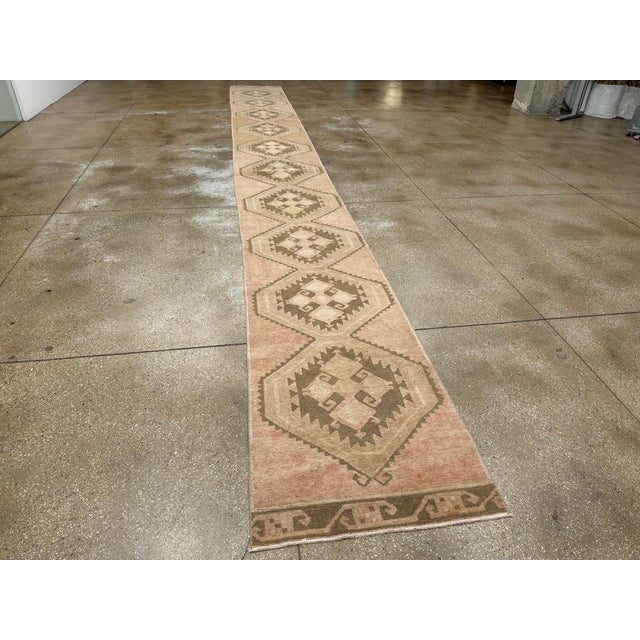 Salmon Galerie Shabab Collection Mid-20th Century Turkish Anatolian Long Runner For Sale - Image 8 of 10