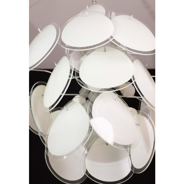 Vistosi White Murano Glass Teardrop-Shaped Discs Chandelier, Italy, 1970s For Sale - Image 11 of 15