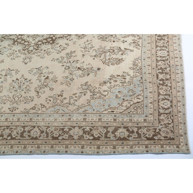 Vintage Hand Knotted Rug With Elegant Symmetrical Motifs– Floral Medallion -9' 8'' X 11' 9'' For Sale In Tampa - Image 6 of 11