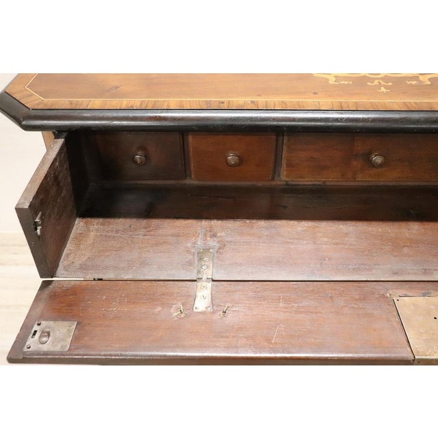Antique Chest of Drawers in Inlaid Walnut, 17th Century For Sale - Image 15 of 18