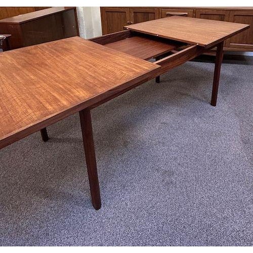 Mid Century Modern Extending Teak Dining Table c.1960 For Sale In San Francisco - Image 6 of 10