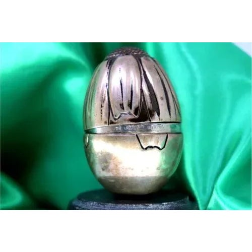 Silver Egg with Engravings, in Very Good conditions. Designed 1980 to 1989 This piece has an attribution mark, I am sure...