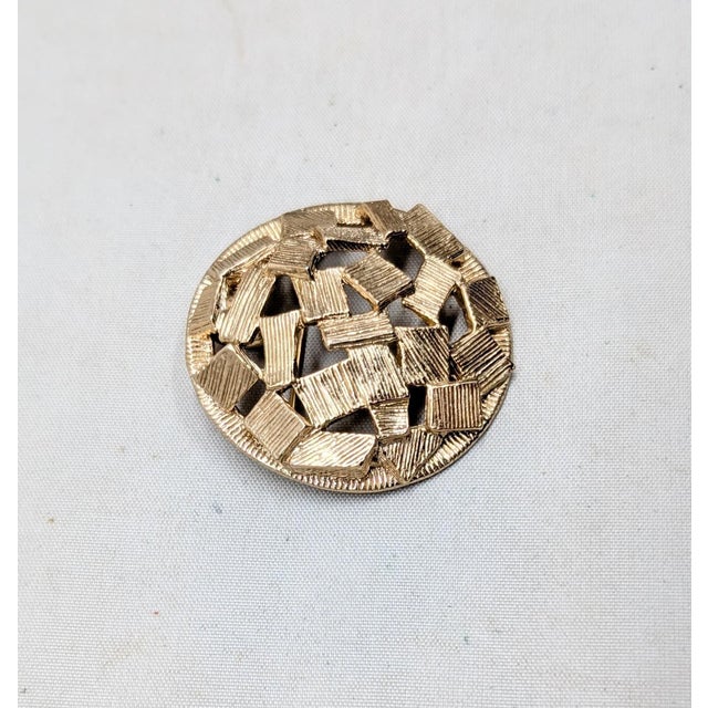 Vintage 1970s Signed Napier Modernist Goldtone Round Brooch For Sale In Philadelphia - Image 6 of 6