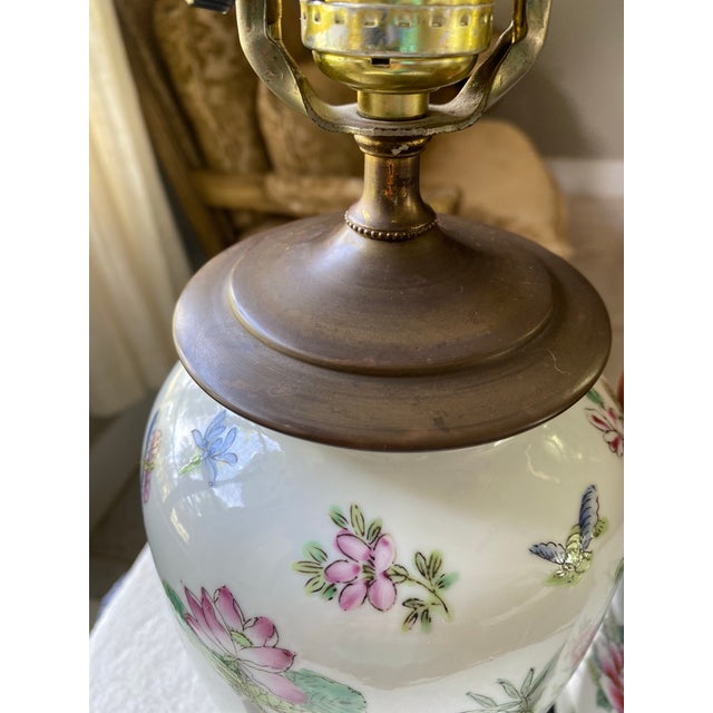 Ceramic Vintage Chinoiserie Porcelain Table Lamps With Hand-Painted Floral Motifs and Wooden Bases - Pair For Sale - Image 7 of 12