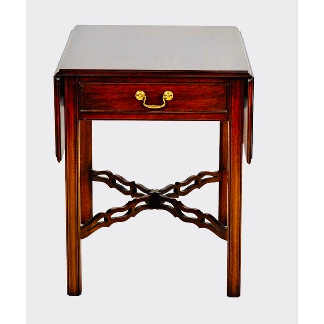 Wood 1980s Kindel Mahogany Drop Leaf Side Table / Federal Style Pembroke End Table With Drawer For Sale - Image 7 of 9