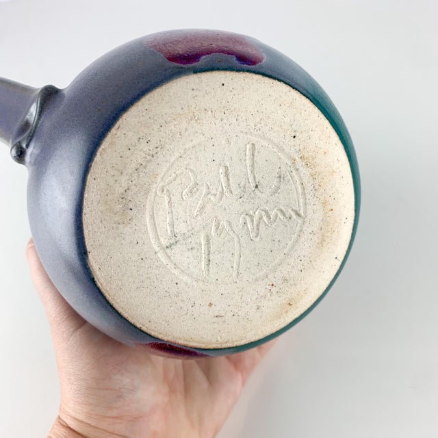 1980s Vintage Bill Tyner Studio Art Pottery Handled Vase Abstract 80s Post Modern For Sale - Image 5 of 7