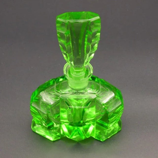 Green Art Deco Glass Flacon, 1930s For Sale - Image 6 of 6