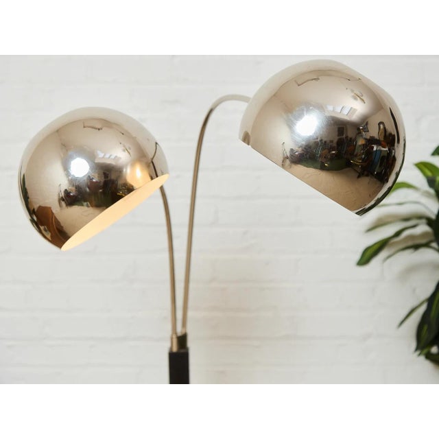 Mid-Century Modern Vintage Chrome Double Headed Floor Lamp For Sale - Image 3 of 10