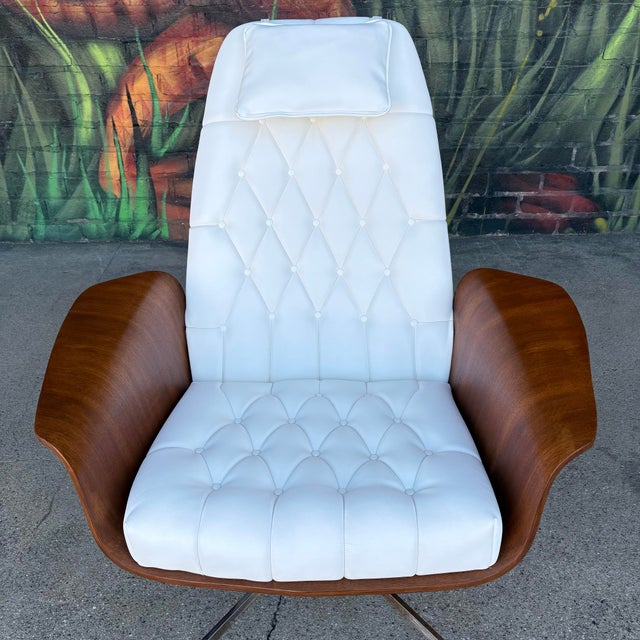 Mid 20th Century Mid Century Modern Plycraft Style Lounge Mr. Chair Newly Upholstered in White Leather For Sale - Image 5 of 12