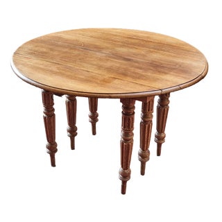 Extendable Table in Oak with Gate Legs For Sale