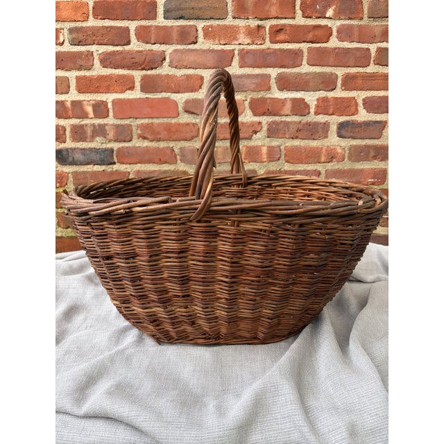 Rustic Early 20th Century Large Woven Willow Gathering Basket With Top Handle For Sale - Image 3 of 15