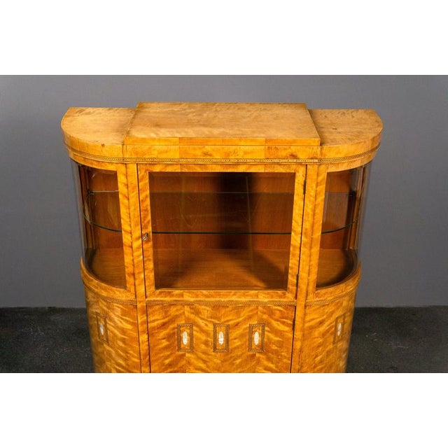 Art Deco Display Case in Birch For Sale - Image 9 of 18