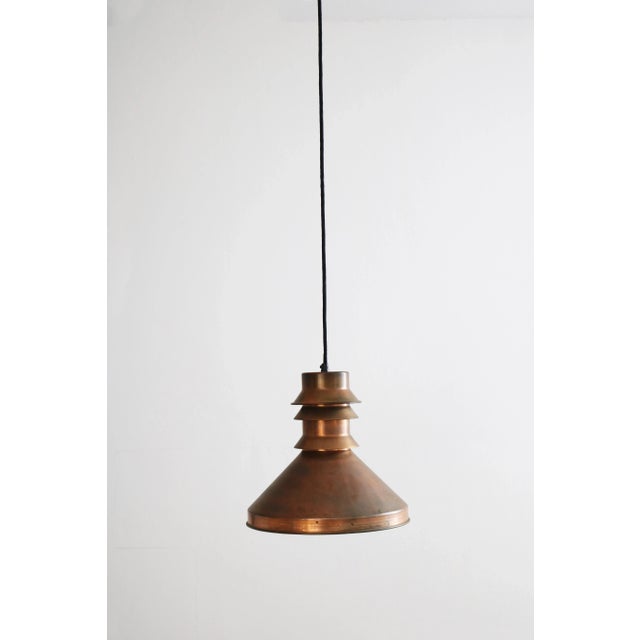 Diameter 28cm Height 29cm + 100cm supply cable (black fabric cable) Up to 250V (Europe/UK Standard).The wiring of this...