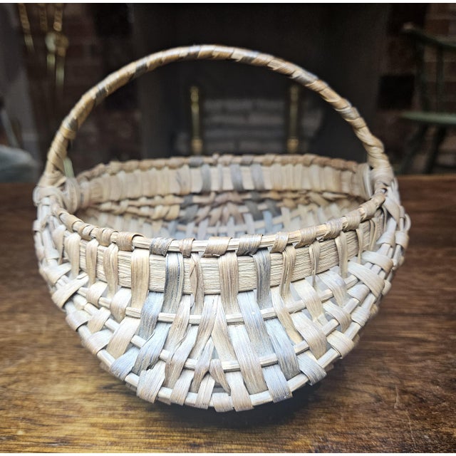 Early 20th Century Small Mellon or Buttocks, Appalachians Basket, With Blue Dyed Slats For Sale - Image 9 of 15