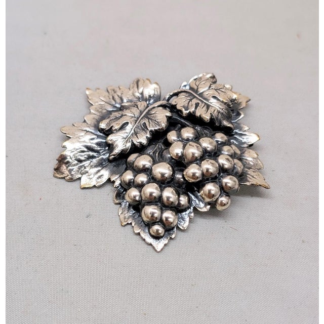 Vintage 1960s Signed Napier Silvertone Grape Cluster Brooch For Sale In Philadelphia - Image 6 of 8