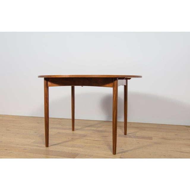 This round extendable dining table was produced by G-Plan in the 1960s. Teak elements cleaned from the old surface and...