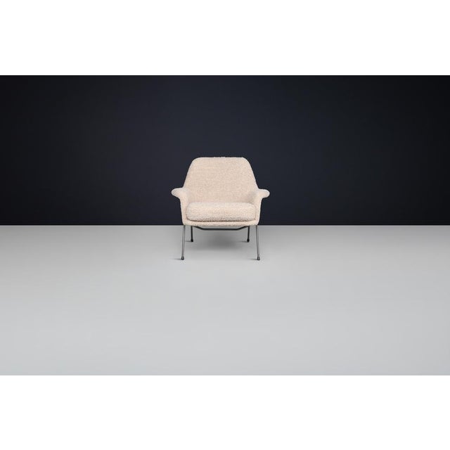 Mid-Century Modern Lady Lounge Chair in Teddy Upholstery, 1960s For Sale - Image 9 of 10