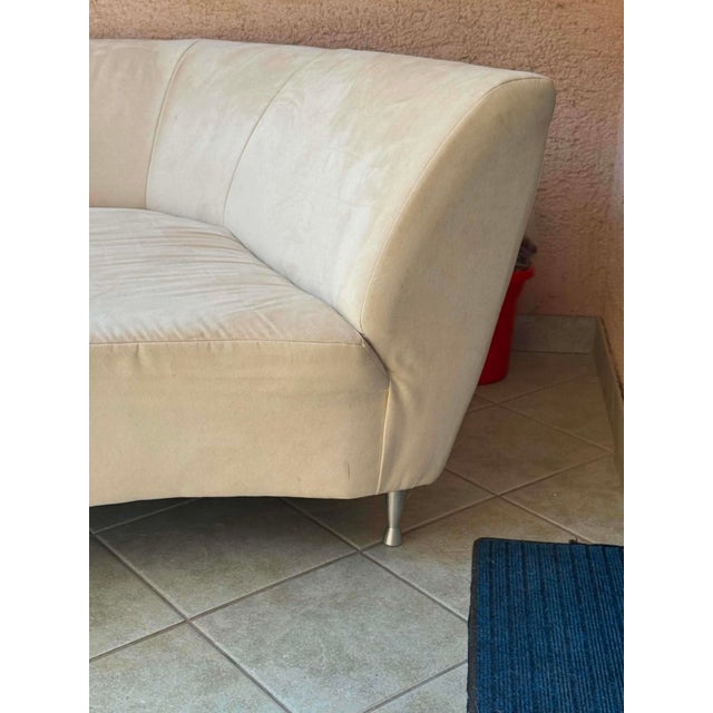 Curved Cream Lounge Settee, 1990s For Sale - Image 4 of 7