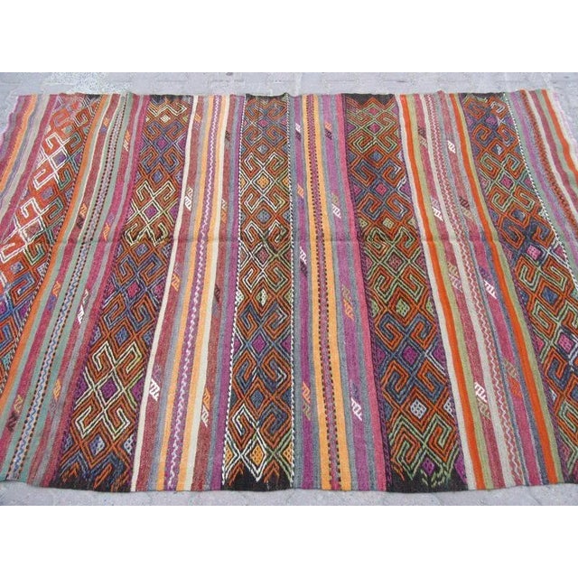 Turkish 1960s Turkish Striped Embroidered Wool Kilim Rug For Sale - Image 3 of 6