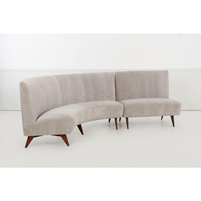1950s Gio Ponti Style Sectional Sofa by Hisa, Italy – Mohair Upholstery, Walnut Legs For Sale - Image 4 of 10