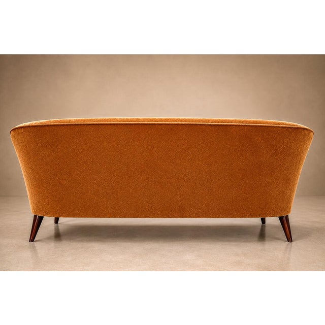 Concha Sofa in Hardwood & Camel Mohair by Joaquim Tenreiro, Brazil, 1960s – Lot 333B For Sale - Image 4 of 17