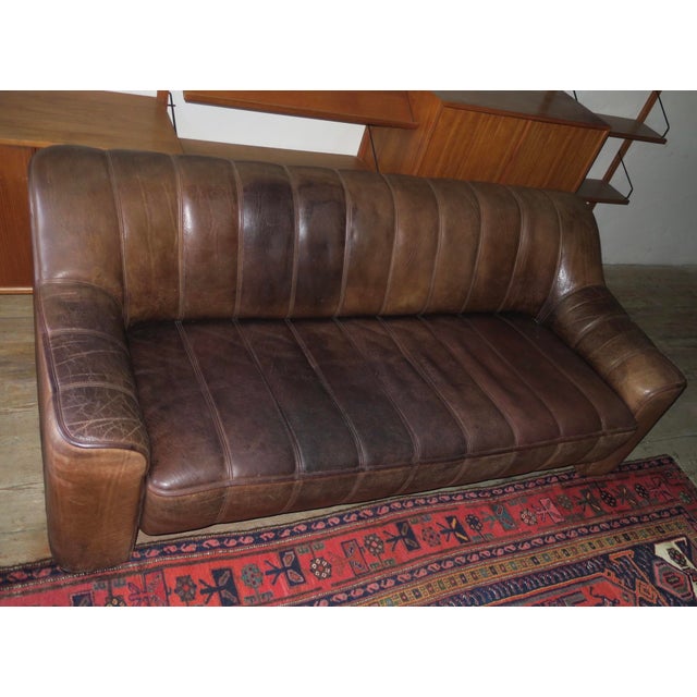 de Sede 3-seater sofa from the 1970s. Beautifully patinated high quality Swiss product full of character in buffalo...