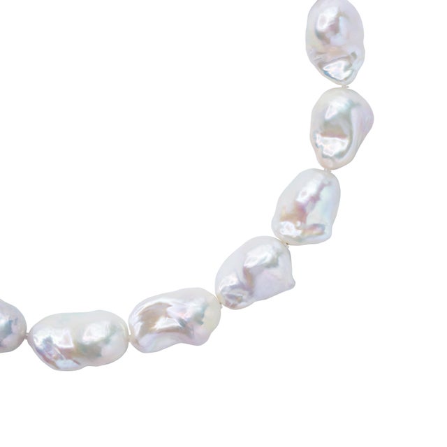 Extra Large White Baroque Pearl Necklace For Sale In New York - Image 6 of 13