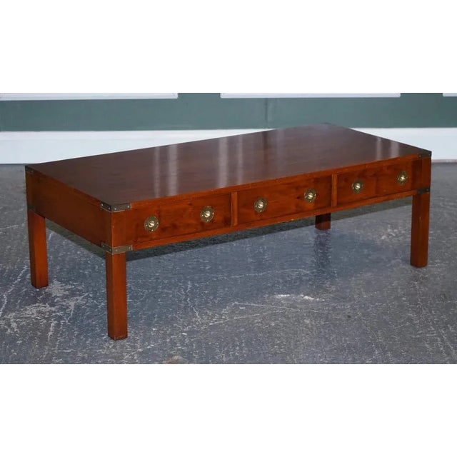 Military Campaign 3-Drawer Coffee Table in Burr Yew Wood, Elm and Brass, 1950s For Sale - Image 3 of 14
