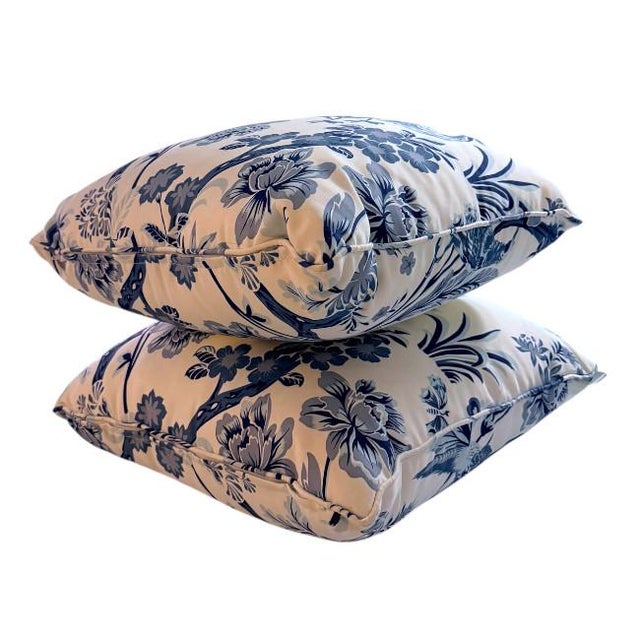 2020s Pair of Blue Chinoiserie Bird & Floral Pillows For Sale - Image 5 of 5
