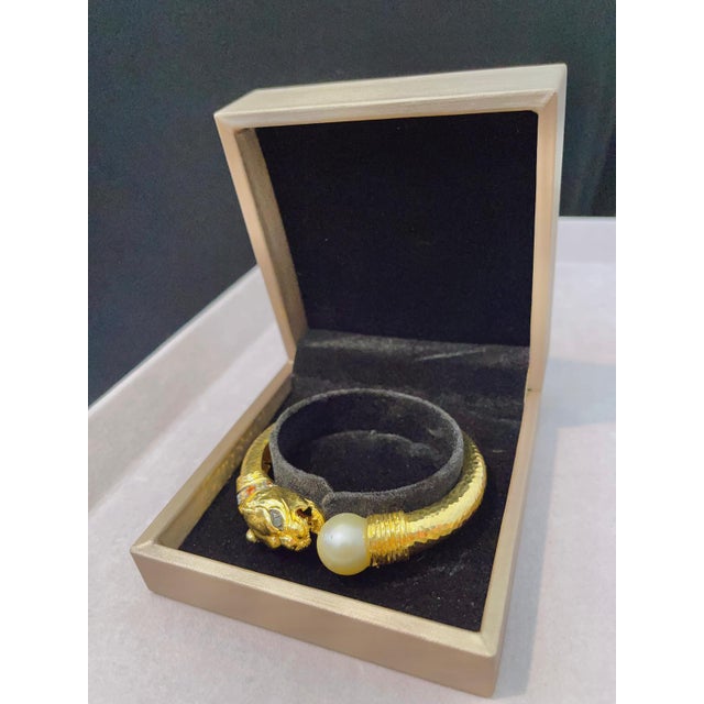 Metal Bochic "Orient" Carved Vintage Mint Jade Bangle Set In 18K Gold & Silver For Sale - Image 7 of 18