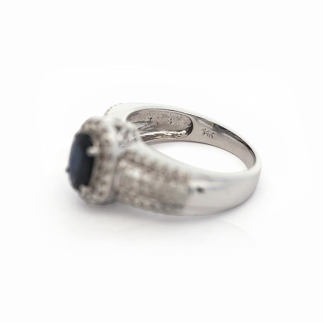 2.50 Carat Oval Cut Blue Sapphire & Diamond Halo in 14k White Gold Vintage Ring, Size 8 For Sale In Miami - Image 6 of 6