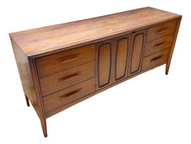 Example of Broyhill Dressers and Chests of Drawers