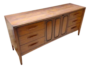 1960s Mid-Century Modern Nine-Drawer Walnut Dresser
