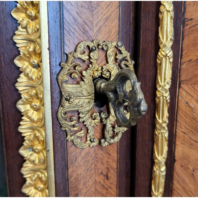 Antique French Bronze Mounted & Inlaid Corner Curio Cabinet Vitrine For Sale - Image 18 of 18