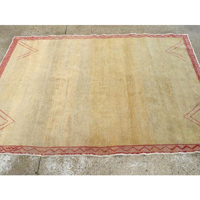 Galerie Shabab Collection Mid-20th Century Turkish Anatolian Accent Rug For Sale In New York - Image 6 of 9