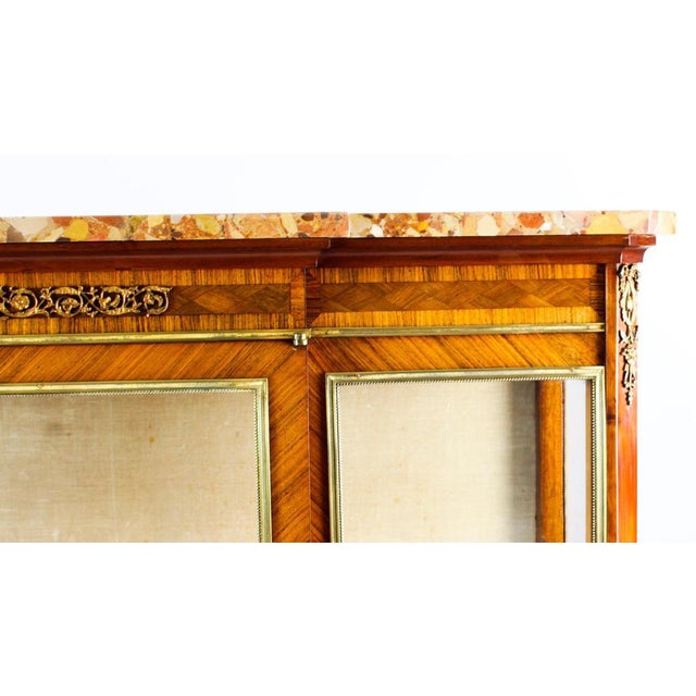 French Parquetry Ormolu Mounted Vitrine Cabinet, 19th Century For Sale - Image 4 of 18