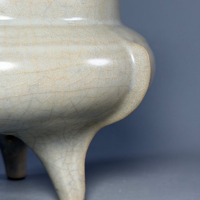 15th Century & Earlier Antique Chinese Guan‑Style Crackle Glaze Tripod Censer For Sale - Image 5 of 10
