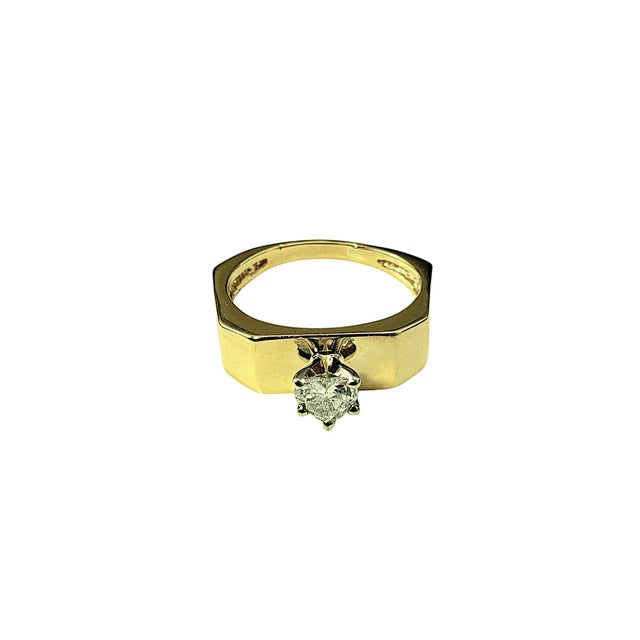 Contemporary Late 20th Century 14 Karat Yellow Gold Heart-Shaped Diamond Engagement Ring, Size 8 For Sale - Image 3 of 8