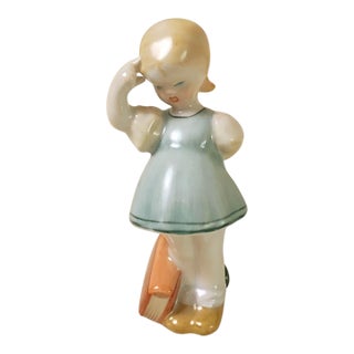 1980s Herend Little Sage Figurine 5837 István Lőrincz Hungarian Porcelain Schoolgirl European Ceramics Art Deco Grandmillenial For Sale