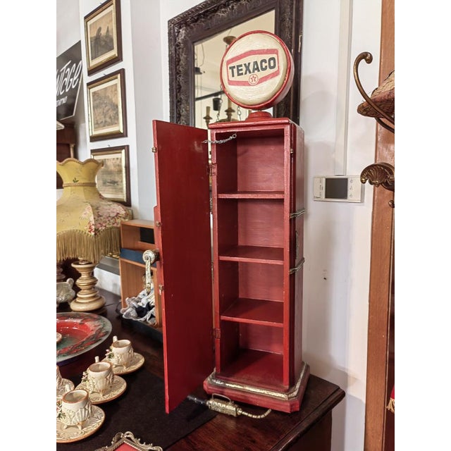Vintage Limited Edition Texaco Case Cabinet in the Shape of Petrol Pump, 2000s For Sale - Image 10 of 13