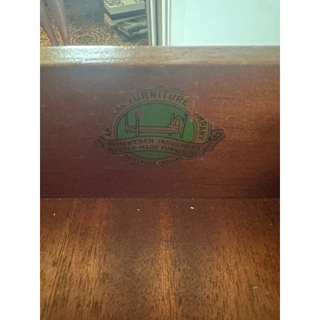 1940s Romweber Federal Revival Inlaid Demilune Chest in Bookmatched Veneers For Sale In Phoenix - Image 6 of 11